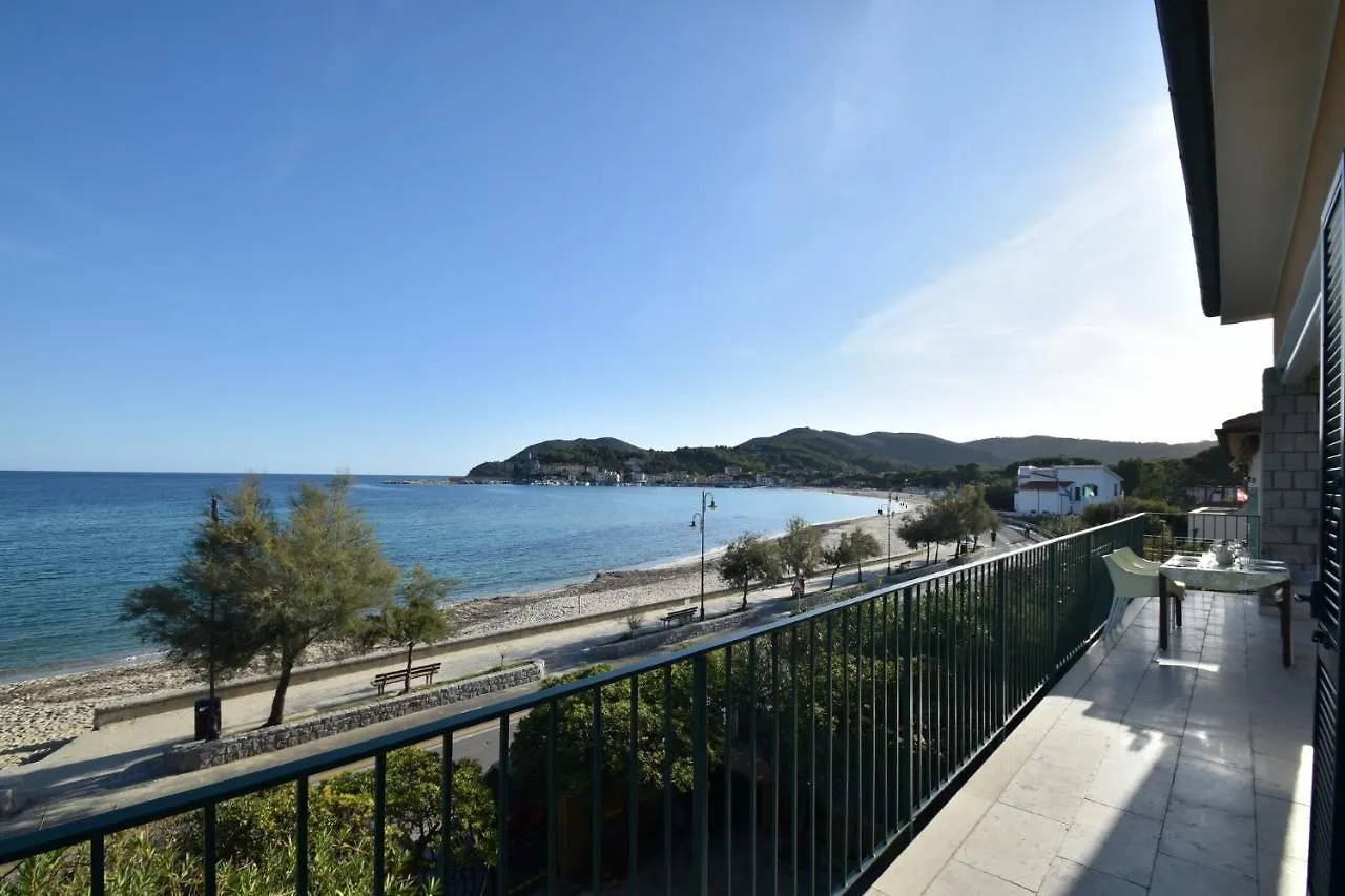 דירה מרינה די קמפו Appartamenti Montecristo - Fronte Mare In Posizione Unica
