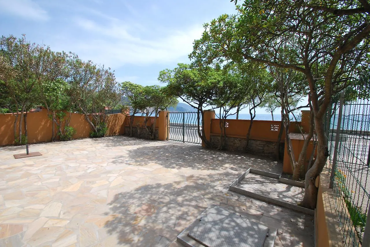 מרינה די קמפו Appartamenti Montecristo - Fronte Mare In Posizione Unica איטליה