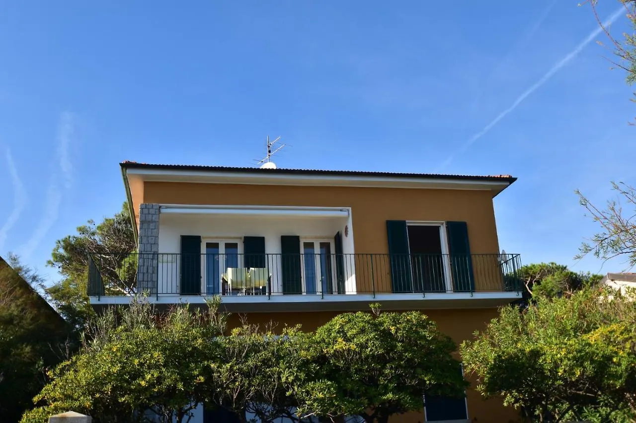Апартаменты Appartamenti Montecristo - Fronte Mare In Posizione Unica Марина-ди-Кампо Италия