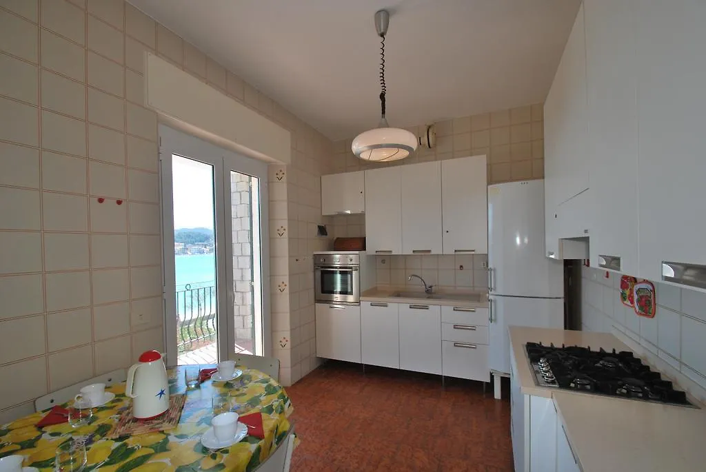Appartamenti Montecristo - Fronte Mare In Posizione Unica Марина-ди-Кампо Апартаменты