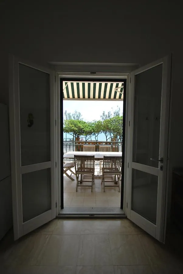 Апартаменты Appartamenti Montecristo - Fronte Mare In Posizione Unica Марина-ди-Кампо Италия