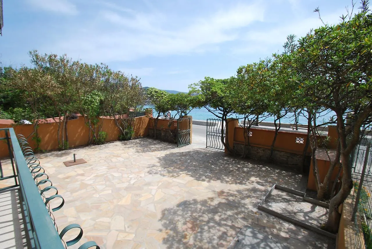 Appartamenti Montecristo - Fronte Mare In Posizione Unica Марина-ди-Кампо
